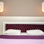 Omer Hayyam Suites Aparthotel