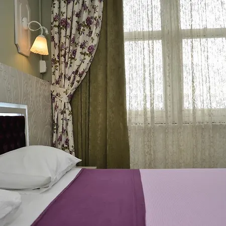 Omer Hayyam Suites 3*