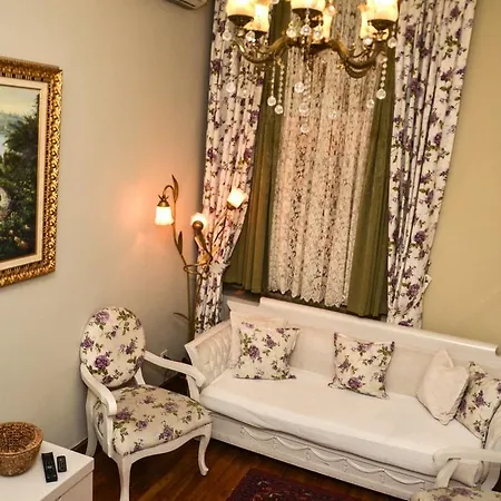 Omer Hayyam Suites 3*