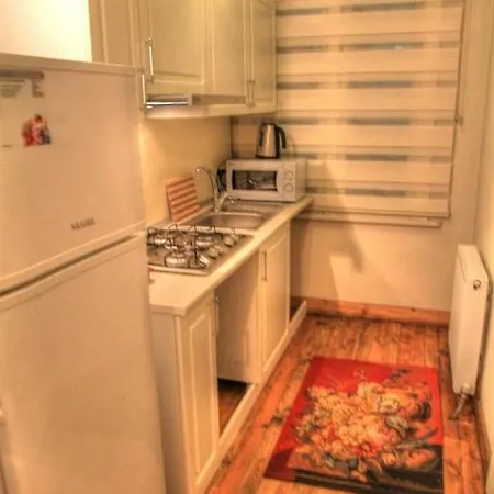 Omer Hayyam Suites 3*