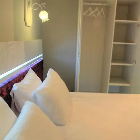 Omer Hayyam Suites 3*