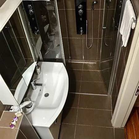 Omer Hayyam Suites 3*