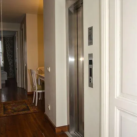 Omer Hayyam Suites Aparthotel 3*