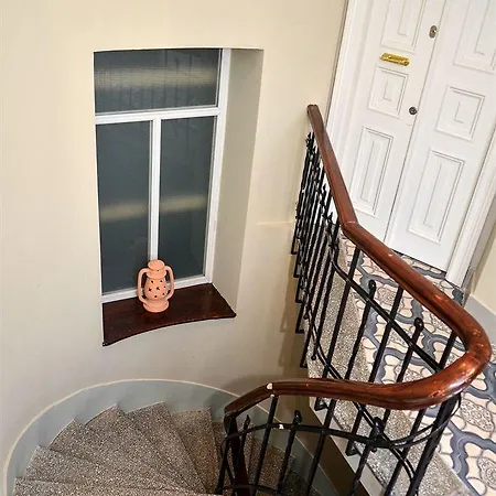 Omer Hayyam Suites Aparthotel