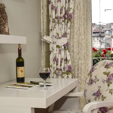 Omer Hayyam Suites 3*