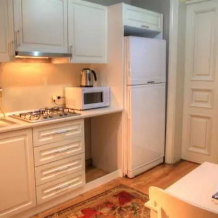 Omer Hayyam Suites Aparthotel