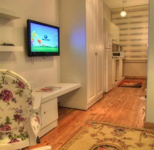 Omer Hayyam Suites 아파트호텔 3*