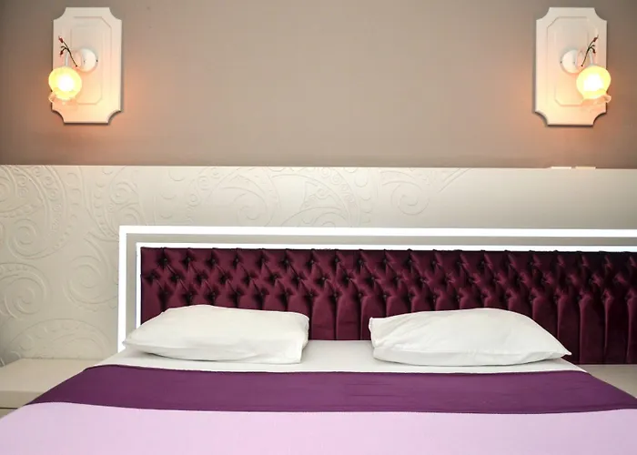 Omer Hayyam Suites 아파트호텔