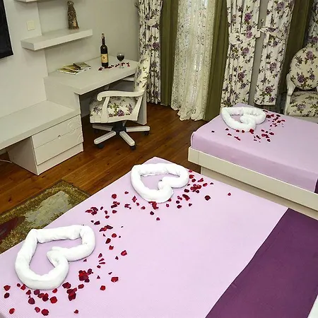 Omer Hayyam Suites Hotel apartamentowy