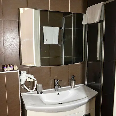 Omer Hayyam Suites Hotel apartamentowy 3*