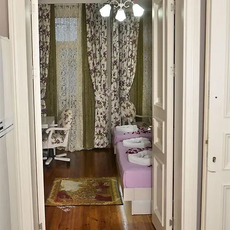 Omer Hayyam Suites Hotel apartamentowy