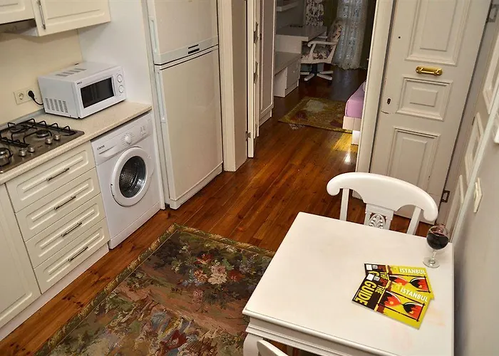 Omer Hayyam Suites Apart-hotel 3*