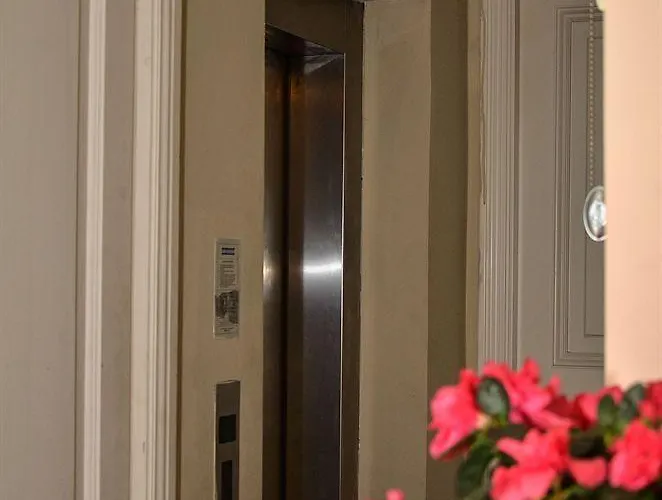 Omer Hayyam Suites Apart-hotel 3*