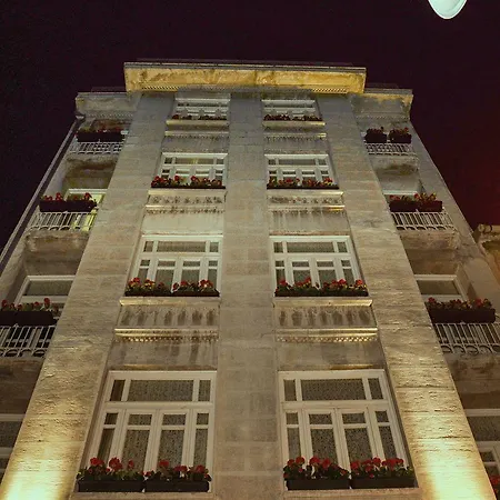 Omer Hayyam Suites 3*