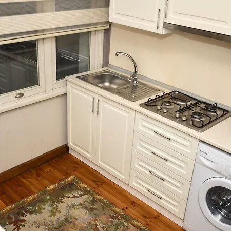 Omer Hayyam Suites شقة فندقية 3*