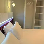 Omer Hayyam Suites 3*