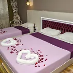 Omer Hayyam Suites 3*