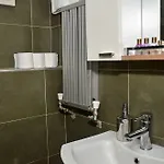 Omer Hayyam Suites Aparthotel
