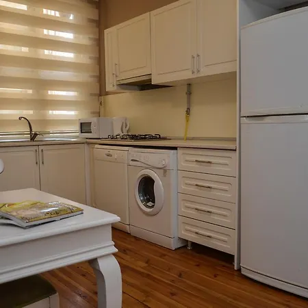 Omer Hayyam Suites מלון דירות