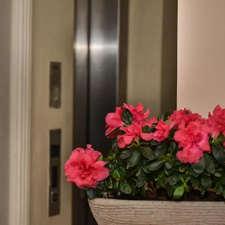 מלון דירות Omer Hayyam Suites 3*