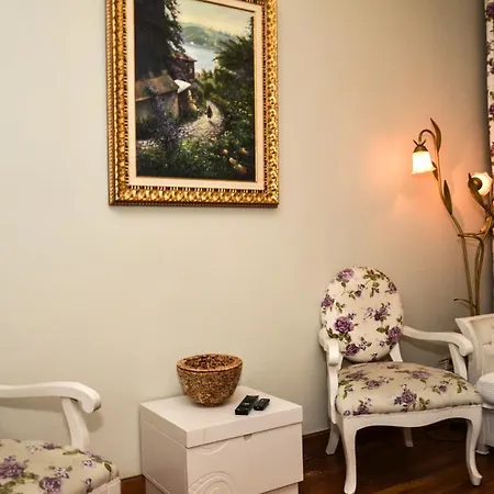 Omer Hayyam Suites Lägenhetshotell