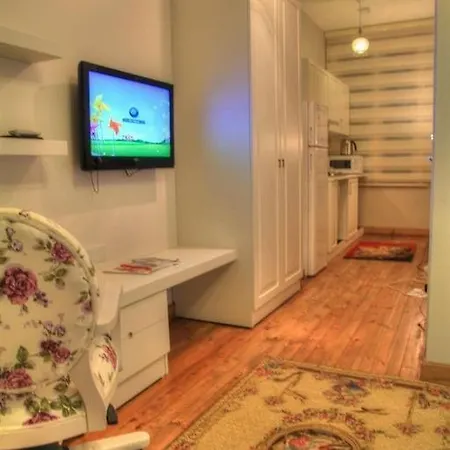 Omer Hayyam Suites מלון דירות 3*