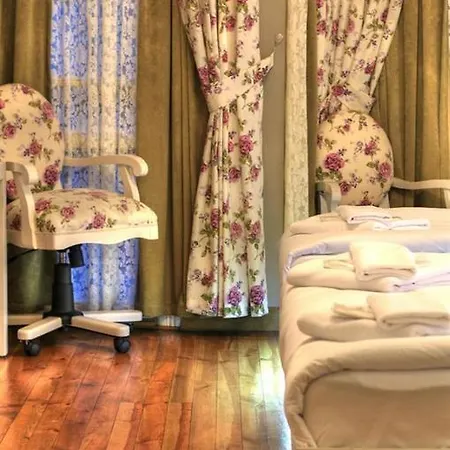 Omer Hayyam Suites Lägenhetshotell