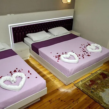Omer Hayyam Suites מלון דירות 3*