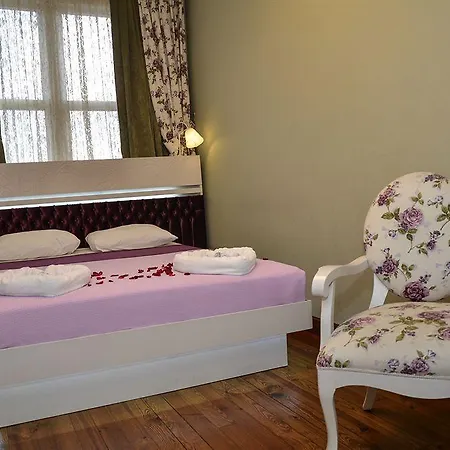 Omer Hayyam Suites Lägenhetshotell