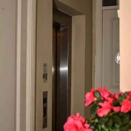 Omer Hayyam Suites Lägenhetshotell 3*