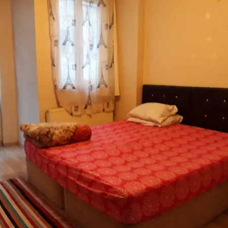 מלון דירות Omer Hayyam Suites 3*